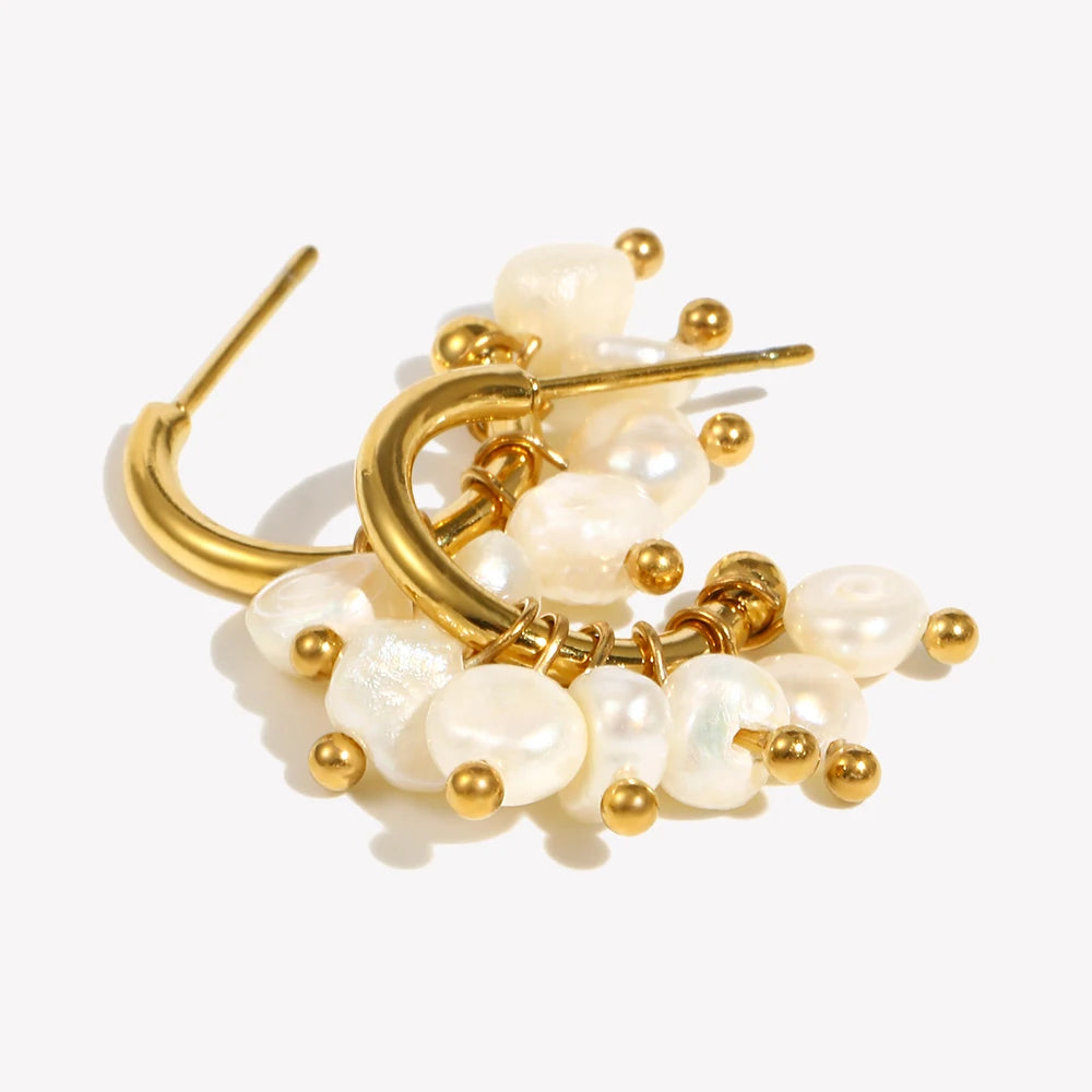 E.B.belle Brincos de argola de pérola de água doce super elegantes e delicados, mini brinco de pérola de ouro banhado a ouro 18K