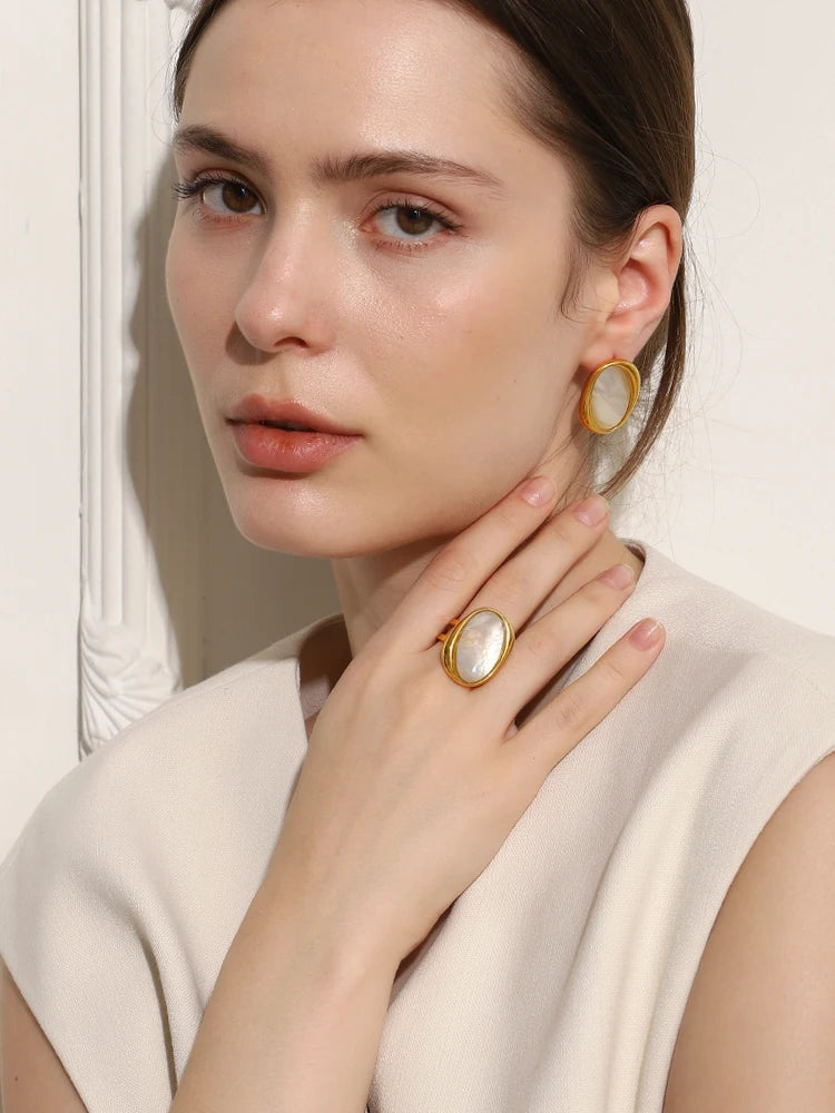 Ebbelle conjunto de joias de concha oval de aço inoxidável estilo elegante 18K brincos banhados a ouro anel OL acessórios de joias femininas