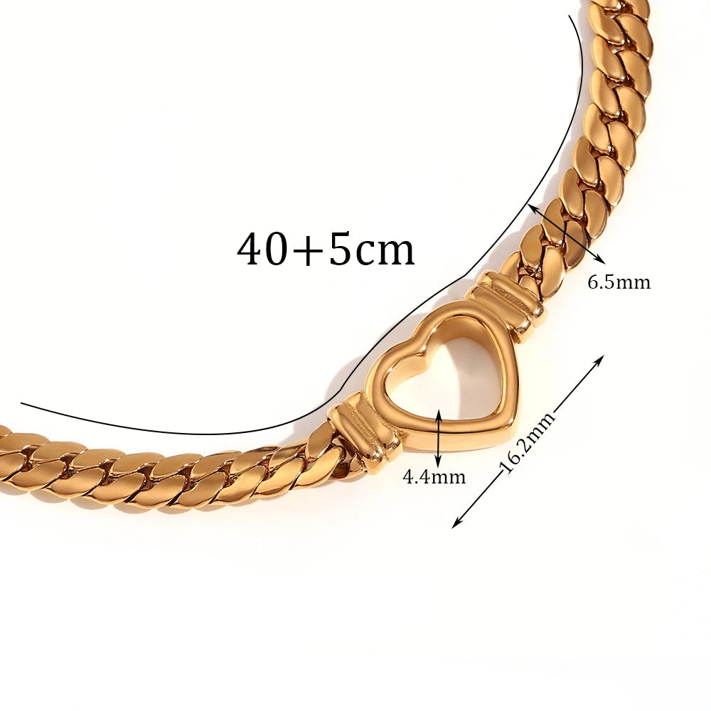 Gargantilha Coração Dourada em Aço