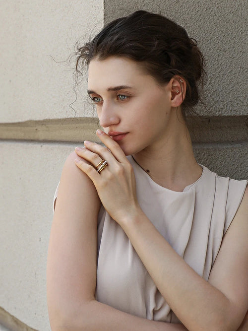 Ebbelle novo estilo elegante feminino três camadas imitação de pérola anel à prova dwaterproof água 18k banhado a ouro 316l jóias de aço inoxidável